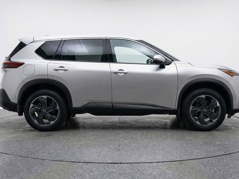 Used 2025 Nissan Rogue SV image 11