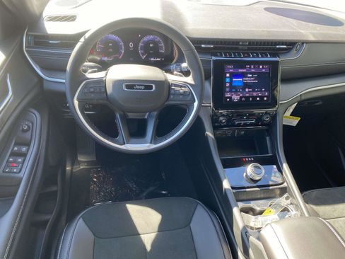 New 2025 Jeep Grand Cherokee Altitude image 12