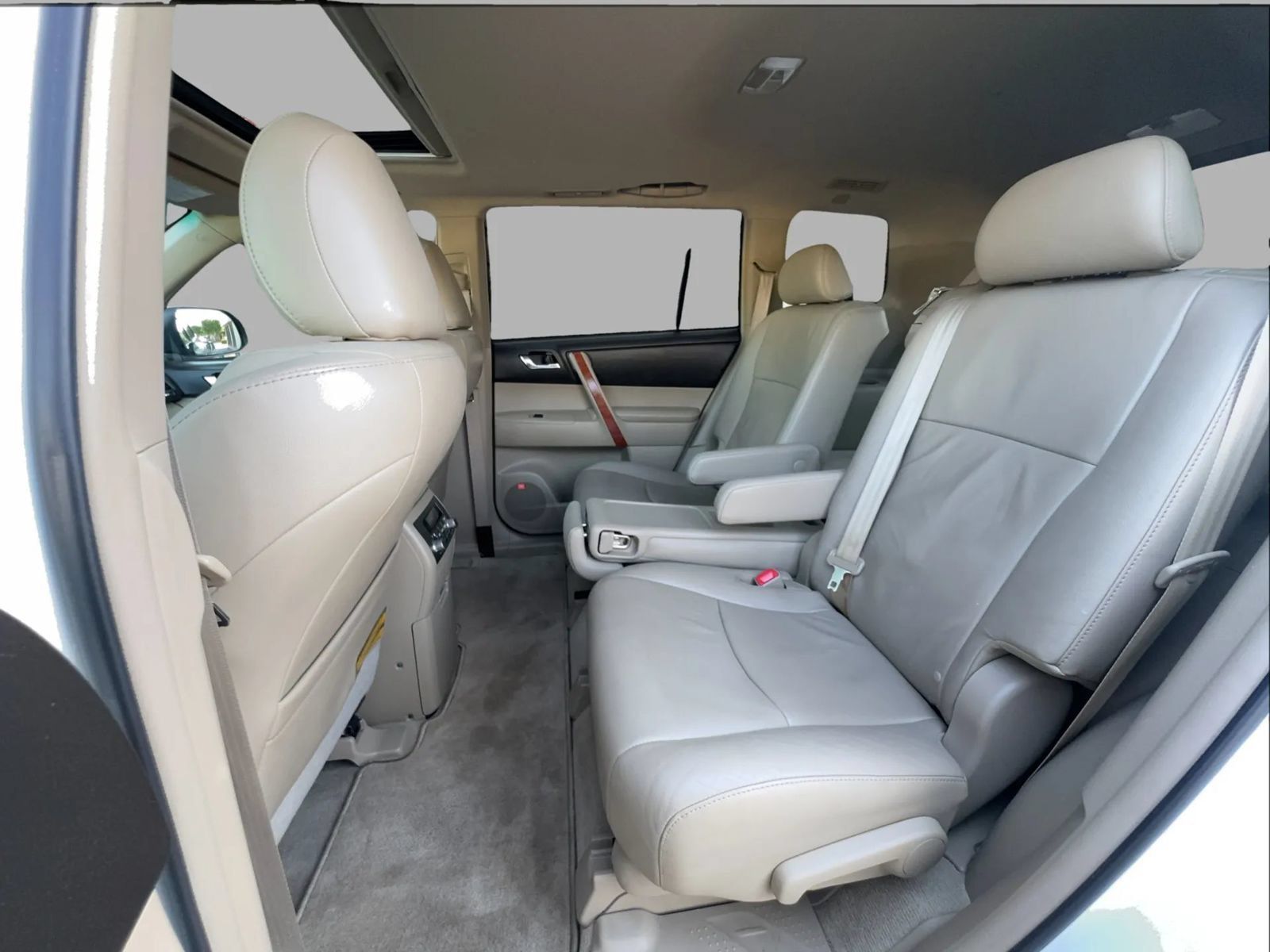 Used 2010 Toyota Highlander Limited w/ Extra Value Pkg 8 FWD image 28