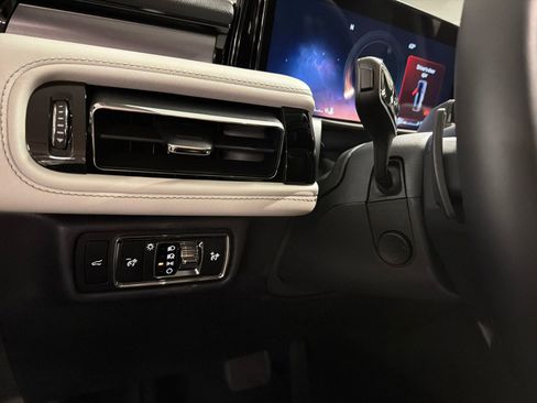 New 2026 Lincoln Aviator AWD image 34