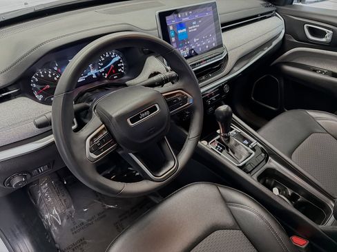 Used 2024 Jeep Compass Latitude image 7