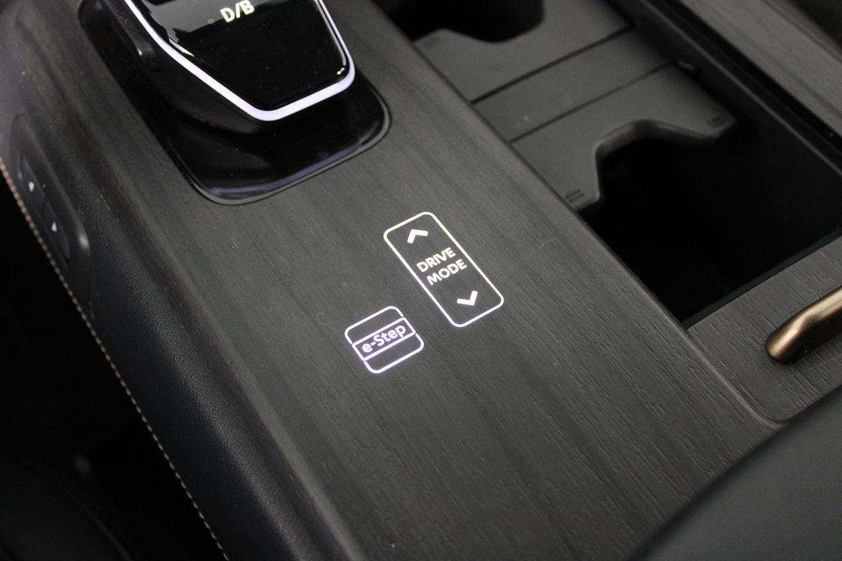 Used 2024 Nissan Ariya FWD image 16