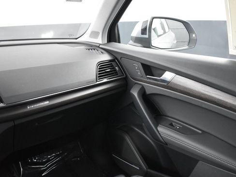 Used 2025 Audi Q5 2.0T Premium Plus w/ Premium Plus Package AWD/4WD image 13