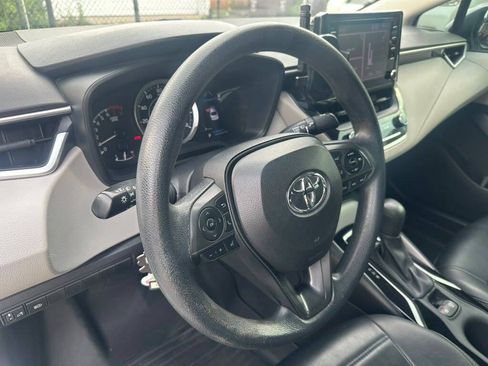 Used 2020 Toyota Corolla LE FWD image 12