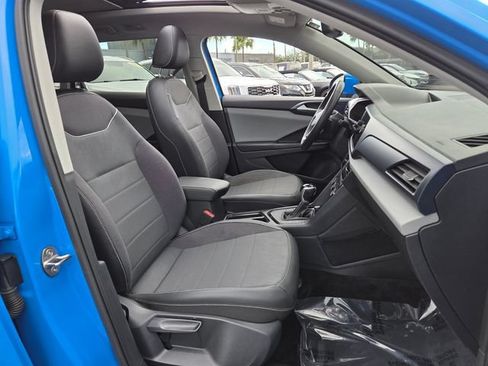 Used 2023 Volkswagen Taos SE w/ Panoramic Sunroof Package FWD image 18