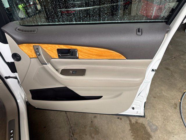 Used 2015 Lincoln MKX FWD w/ Equipment Group 102A image 29