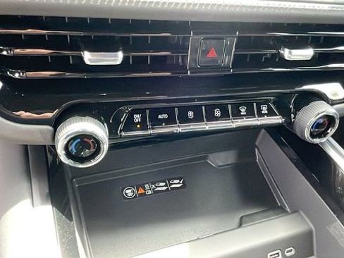 New 2026 Chevrolet Suburban Premier image 17