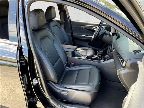 Used 2025 Buick Envista Sport Touring w/ Convenience I Package FWD image 9
