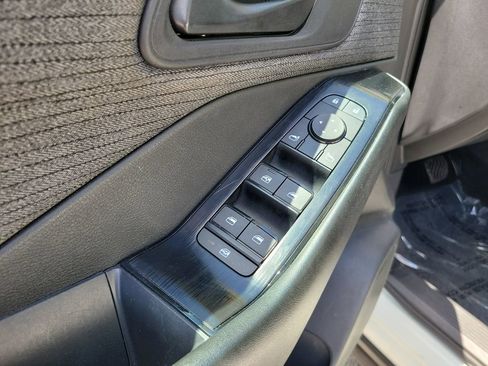 Used 2023 Nissan Rogue S FWD image 17