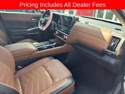 Certified 2024 Nissan Pathfinder Platinum FWD image 11