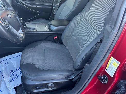 Used 2015 Ford Taurus SEL image 11