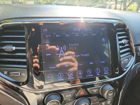 Used 2019 Jeep Grand Cherokee Limited w/ Luxury Group II image 27