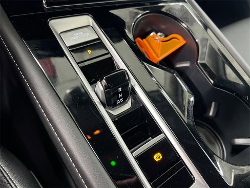 Used 2024 Volkswagen Atlas SE image 16