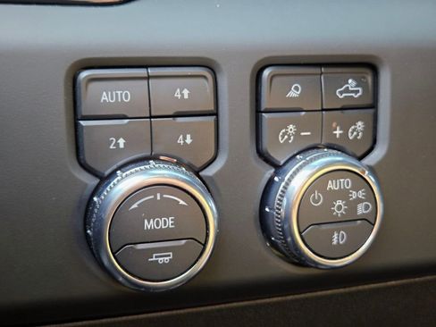 Used 2024 GMC Sierra 2500 AT4X AWD/4WD image 33
