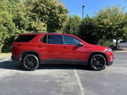 Used 2023 Chevrolet Traverse LT w/ Midnight/Sport Edition FWD image 10