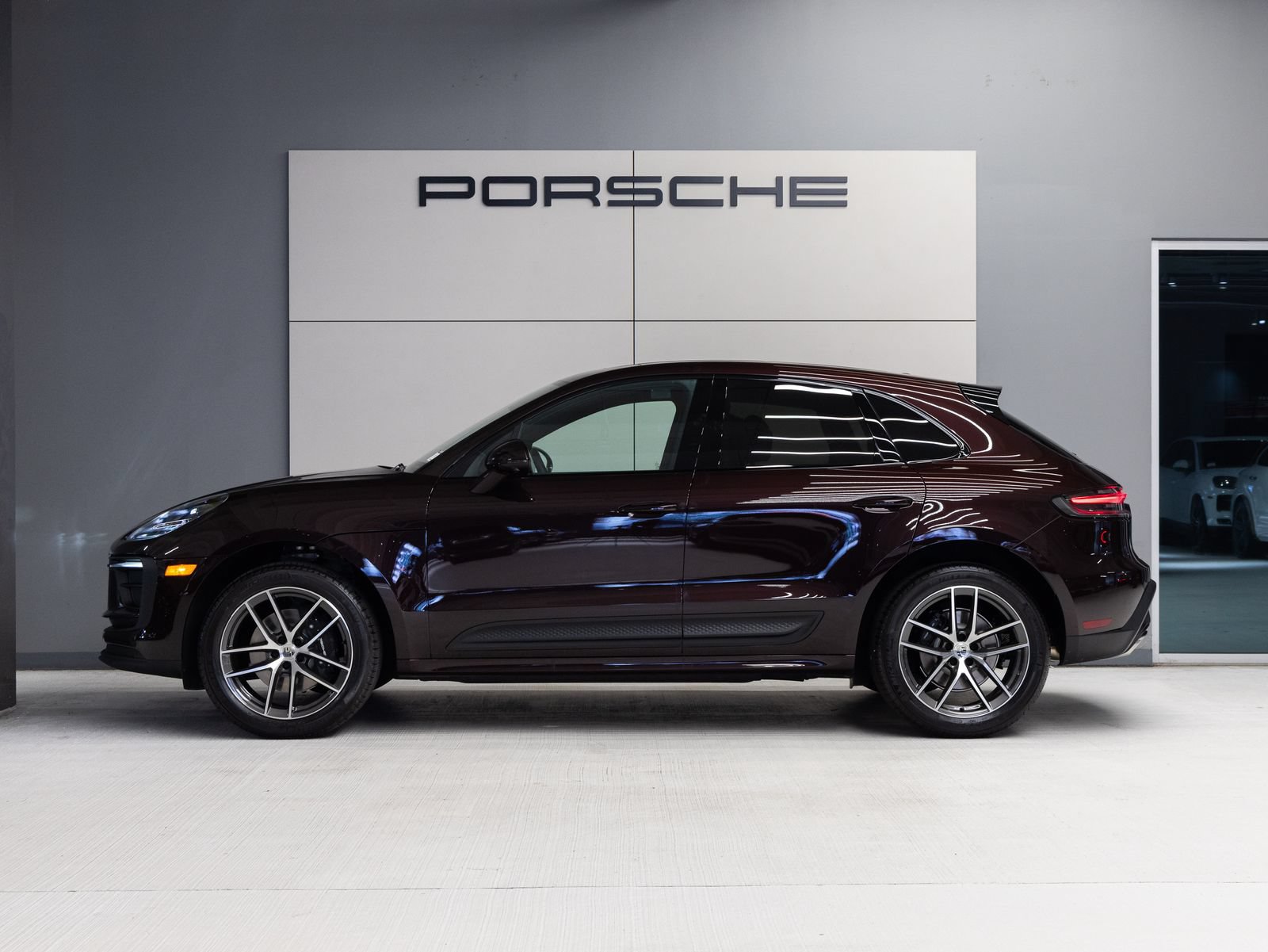Certified 2026 Porsche Macan AWD/4WD image 2