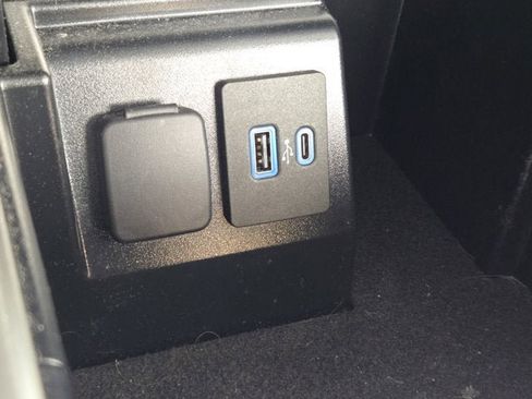 Used 2023 Ford Explorer XLT w/ Equipment Group 202A image 27