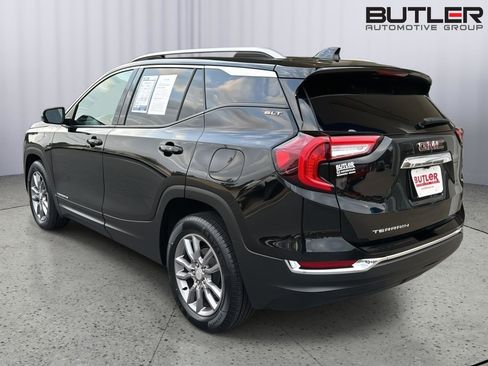 Used 2024 GMC Terrain SLT image 3