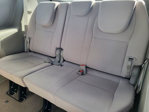 Used 2021 Kia Sedona LX image 11