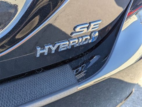 Certified 2022 Toyota Camry SE image 6