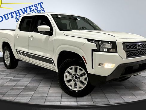 Used 2022 Nissan Frontier SV AWD/4WD image 3
