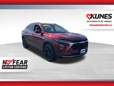 Used 2025 Chevrolet Trax LT image 1