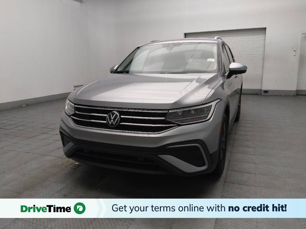 Used 2024 Volkswagen Tiguan SE FWD image 1