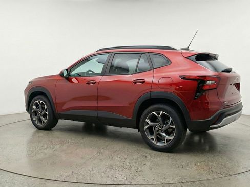 Used 2025 Chevrolet Trax LT w/ LT Convenience Package image 6