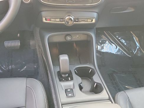 Certified 2026 Volvo XC40 B4 Core FWD image 24