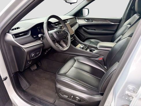 Used 2024 Jeep Grand Cherokee Limited image 28