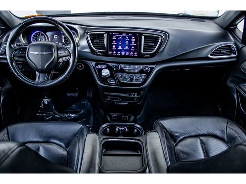 Used 2020 Chrysler Pacifica Touring-L w/ Advanced Safetytec Group image 20