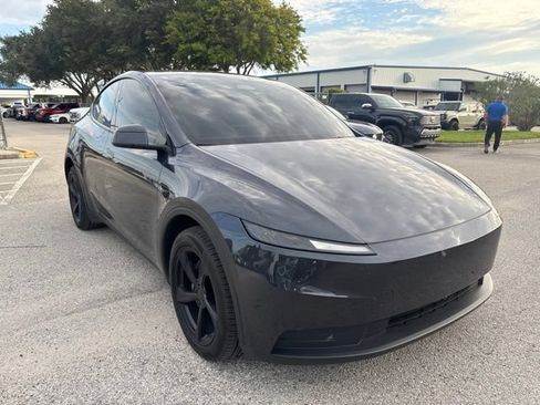 Used 2026 Tesla Model Y Long Range AWD/4WD image 3