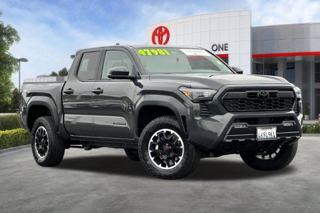 Used 2026 Toyota Tacoma TRD Off-Road w/ TRD Off Road Premium Package AWD/4WD image 2