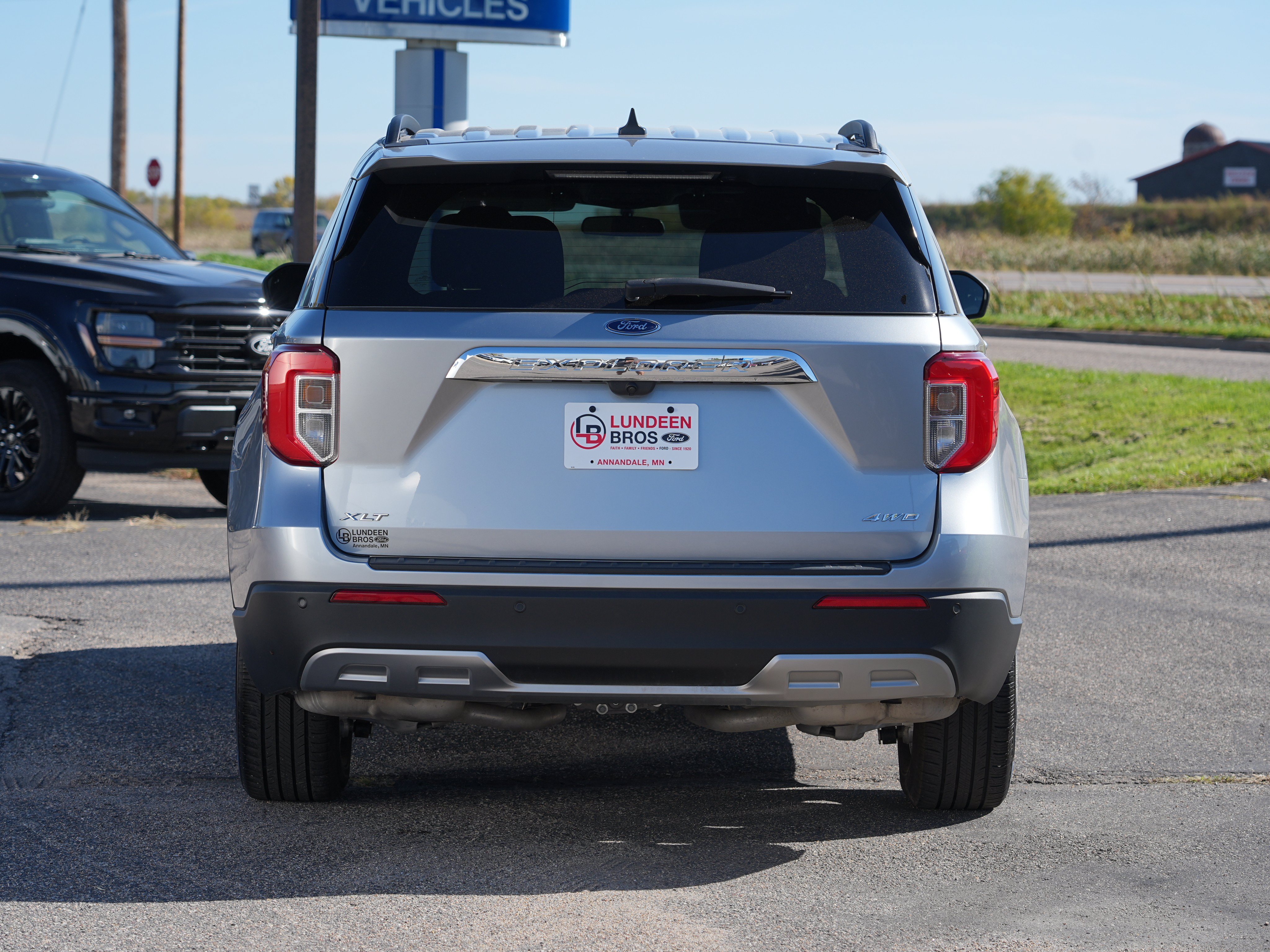 Used 2024 Ford Explorer XLT w/ Equipment Group 202A AWD/4WD image 4