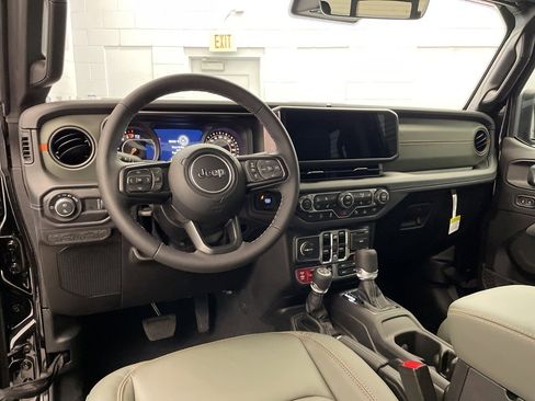 New 2025 Jeep Gladiator Mojave image 10