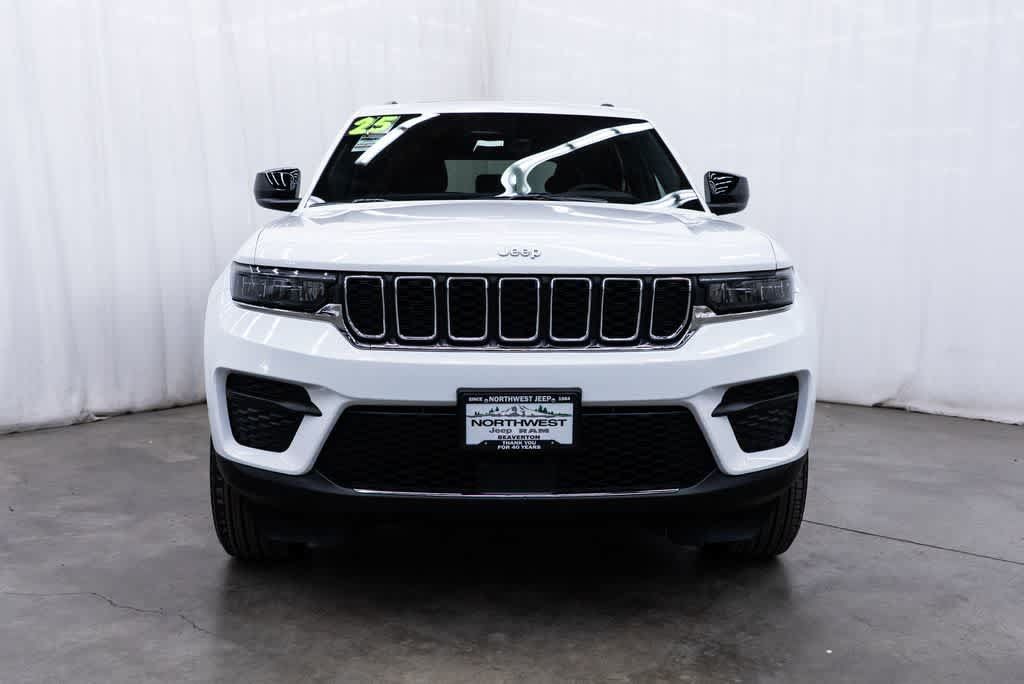 Used 2025 Jeep Grand Cherokee Laredo X AWD/4WD image 2