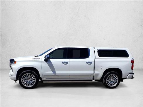 Used 2025 Chevrolet Silverado 1500 High Country AWD/4WD image 2