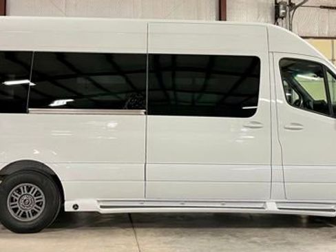 Used 2023 Mercedes-Benz Sprinter 2500 image 3