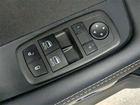 Used 2022 Dodge Challenger SRT Hellcat image 11