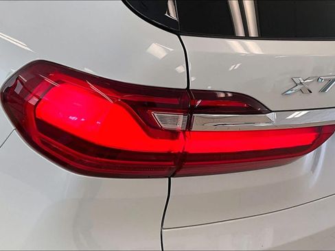Used 2021 BMW X7 xDrive40i w/ M Sport Package AWD/4WD image 27