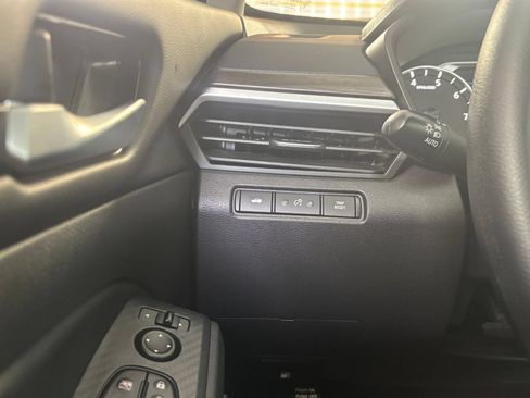 Used 2025 Nissan Altima 2.5 SV FWD image 32