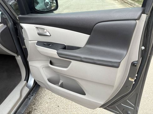 Used 2011 Honda Odyssey LX image 16