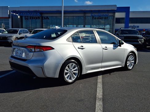 Used 2025 Toyota Corolla LE w/ LE Premium Package FWD image 6
