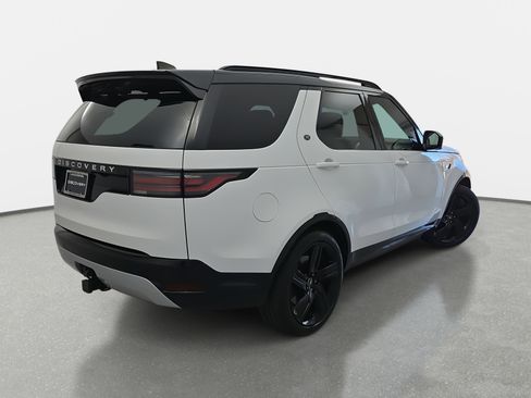 Certified 2024 Land Rover Discovery Metropolitan Edition image 5