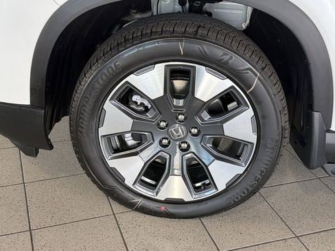 New 2026 Honda Pilot Touring image 9