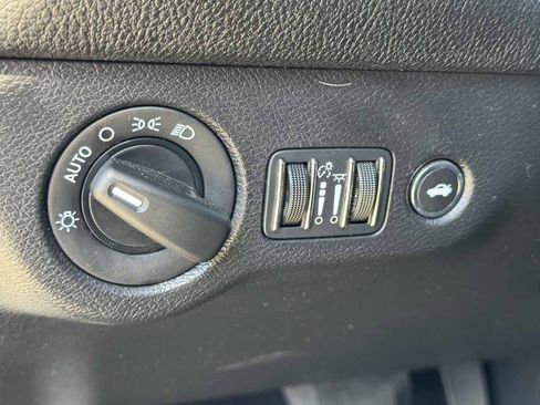 Used 2020 Dodge Challenger SXT RWD image 23