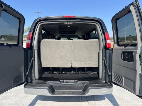 Used 2017 Chevrolet Express 3500 LT w/ LT Preferred Equipment Group RWD image 16