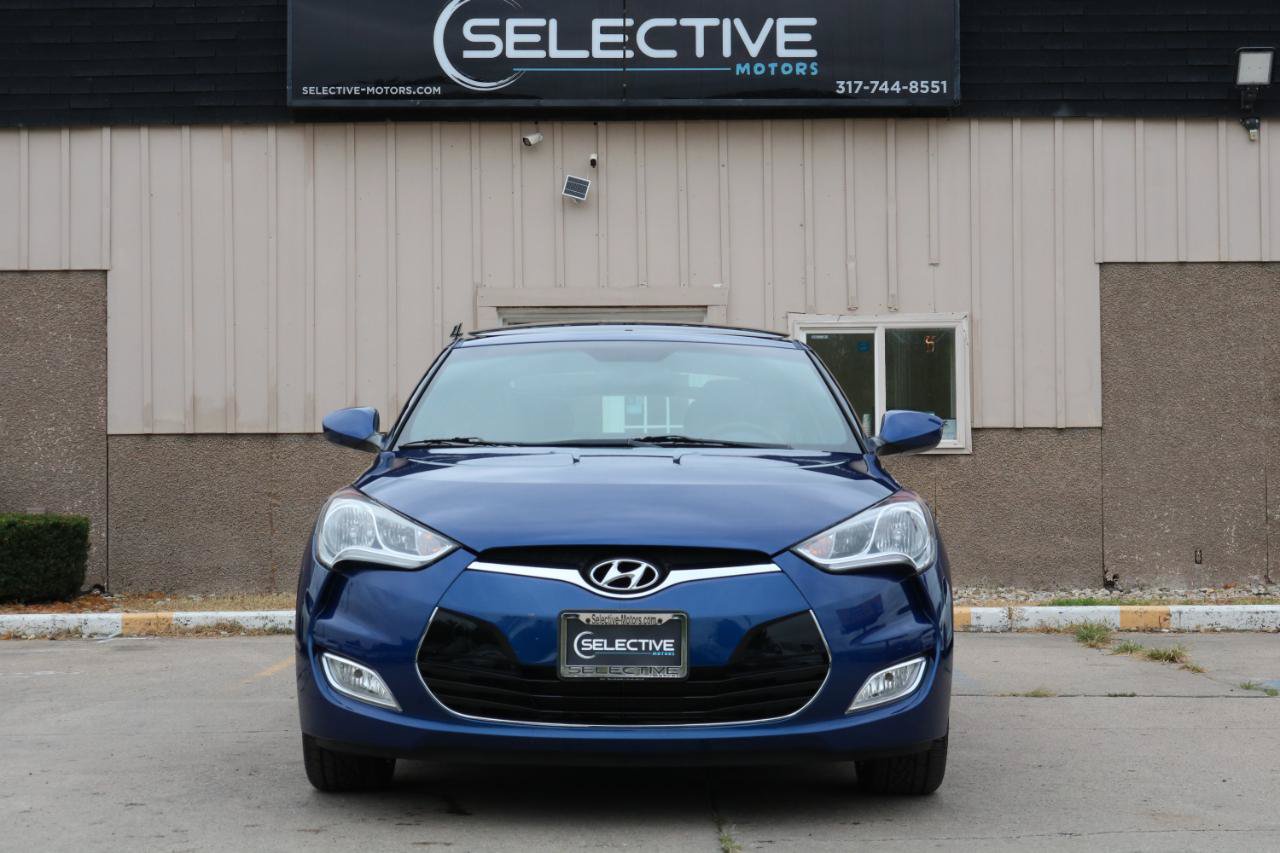 Used 2017 Hyundai Veloster Value Edition FWD image 2