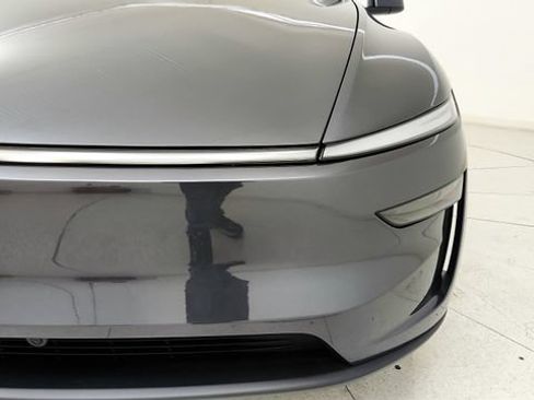 Used 2026 Tesla Model Y 2WD image 25