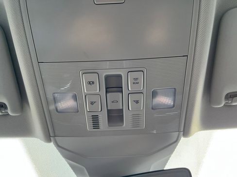 Used 2025 Volkswagen Jetta SE image 25